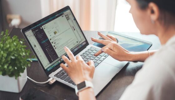 telework technology laptop 6795505